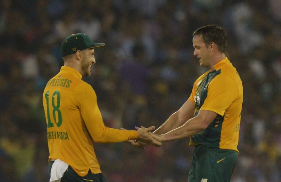 The lower order could not do much either. Morkel bowled Bhuvneshwar Kumar and finished with figures of 3 for 12 as India were shot out for 92