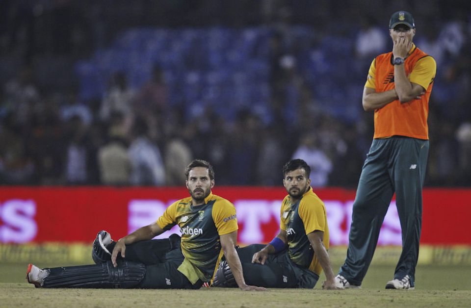 There were two interruptions, totalling 51 minutes. When play finally resumed, JP Duminy guided South Africa home with 2.5 overs remaining