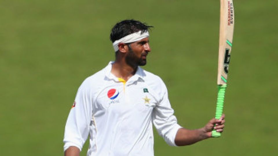 Shoaib Malik celebrates his maiden Test double-century