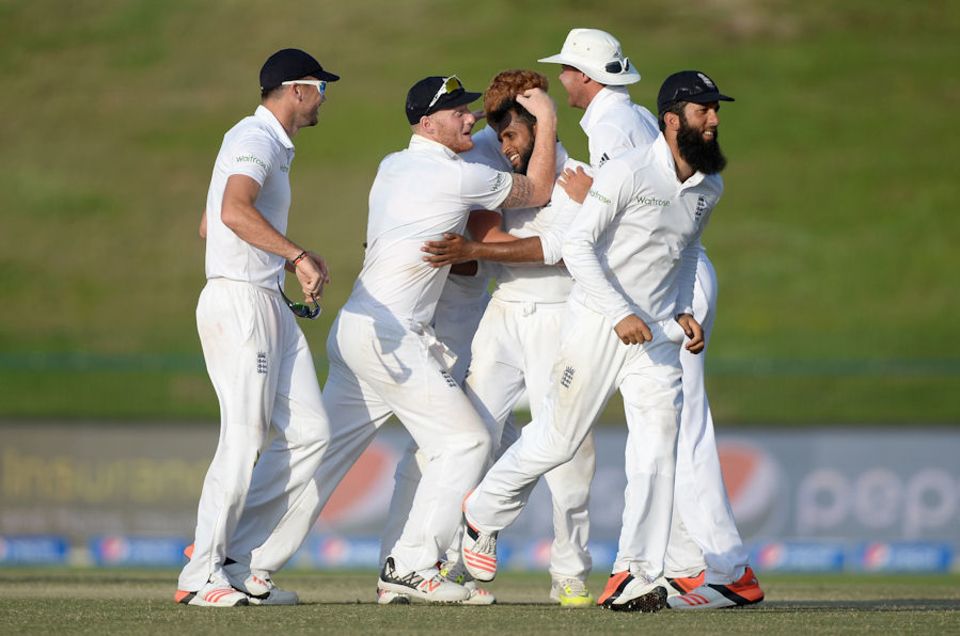 ...and Adil Rashid took the last two wickets with consecutive deliveries to bowl Pakistan out for 173
