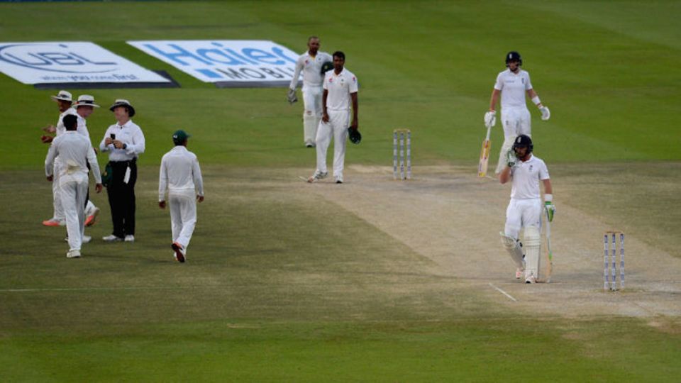 The umpires call time on the Abu Dhabi Test because of bad light