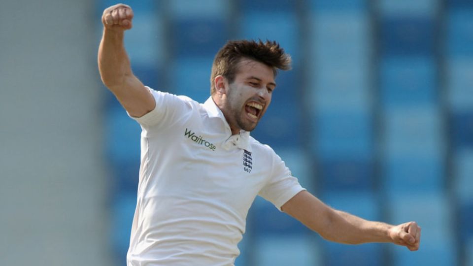 Mark Wood grabbed the key wicket of Younis Khan in a fine spell after tea