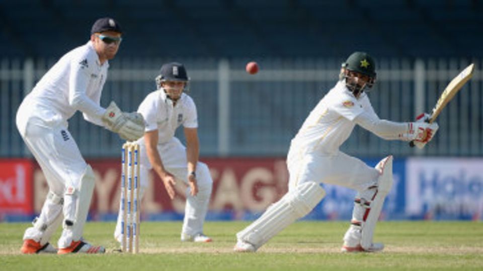 Mohammad Hafeez started positively against England's spinners