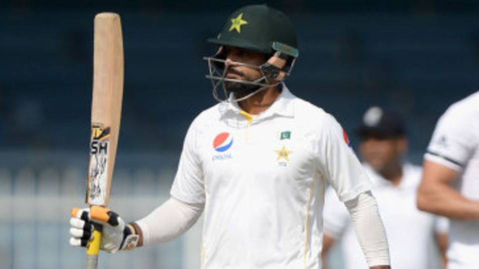 Mohammad Hafeez acknowledges his hundred