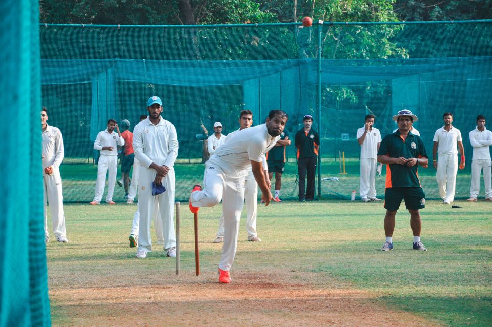 Yusuf tosses one one up at the nets at Motibaug Cricket Club in Vadodara
