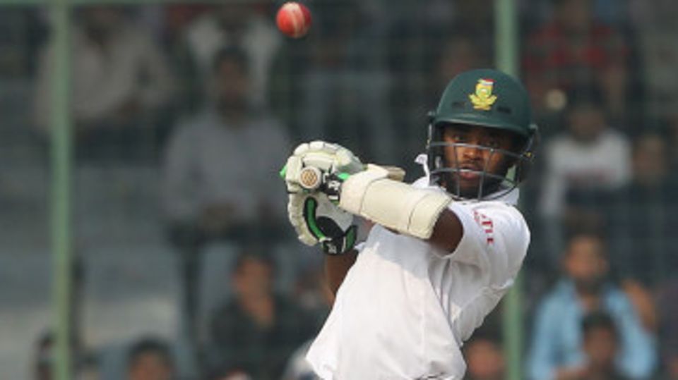 Temba Bavuma sways out of the line of a bouncer