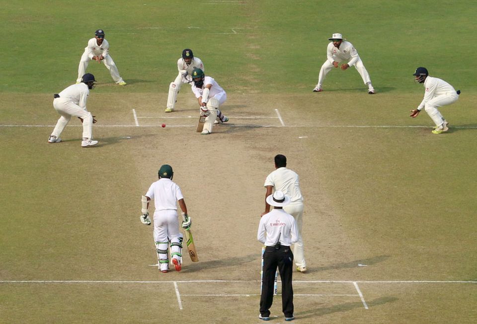Hashim Amla and Temba Bavuma engaged in a blockathon as South Africa saw out a wicket-less session, their first in the series