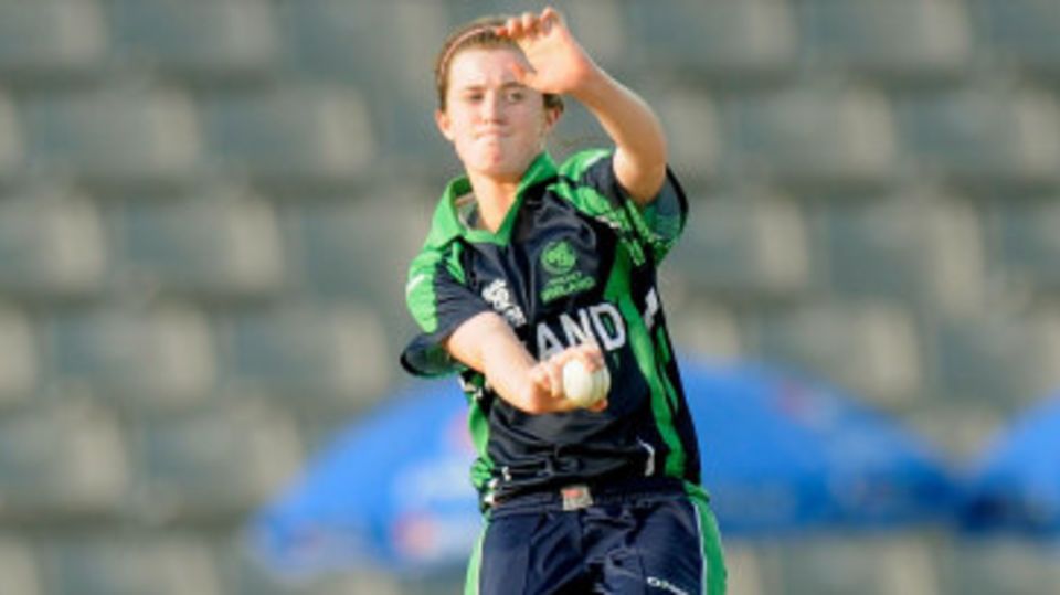 Lucy O'Reilly bowls