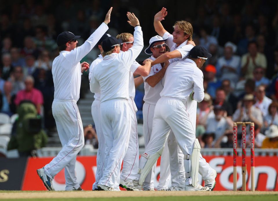 Broad is hoisted afloat as he prises open Australia's batting at The Oval