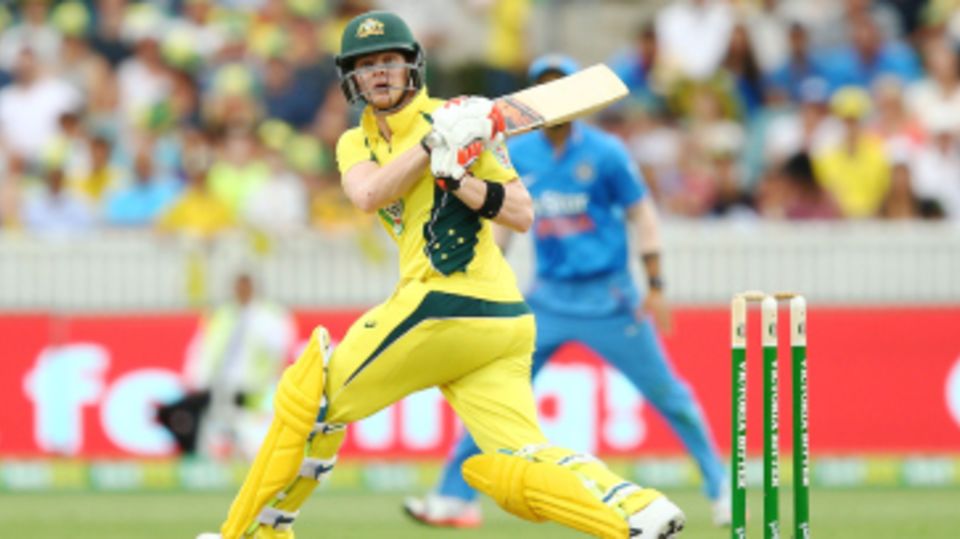 Steven Smith swipes one to the leg side
