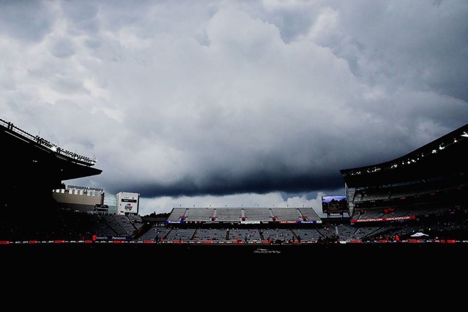 Rain, which had threatened right through the match, arrived with New Zealand 210 for 5 in the 36th over
