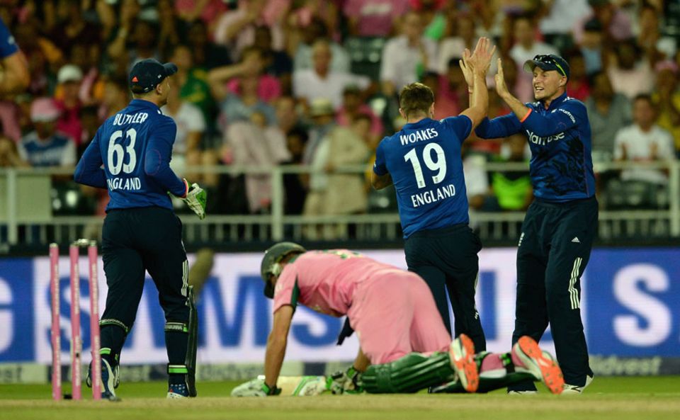 AB de Villiers was left on his knees but South Africa stayed standing to level the series