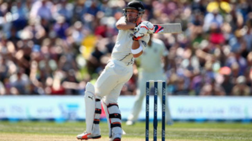 Brendon McCullum plays the pull