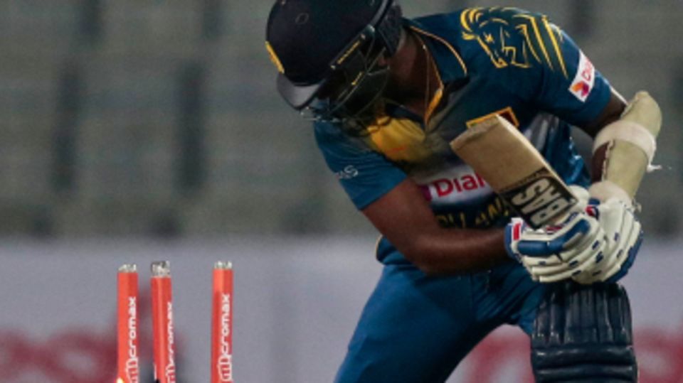 Angelo Mathews was bowled by Hardik Pandya for 18
