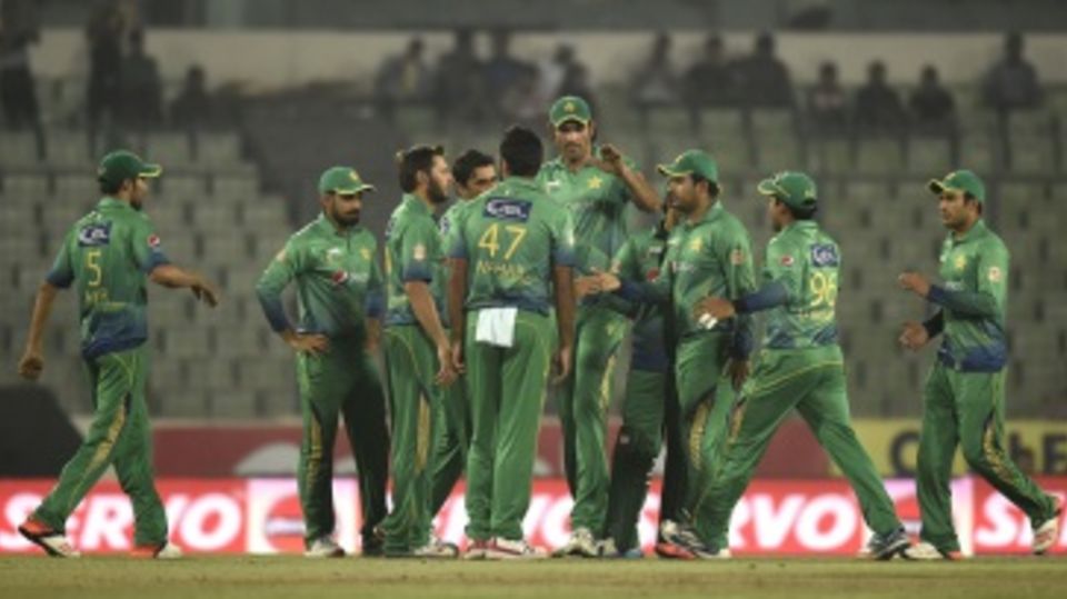Pakistan celebrate a wicket