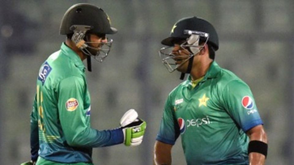 Shoaib Malik and Umar Akmal added 56 for the fourth wicket