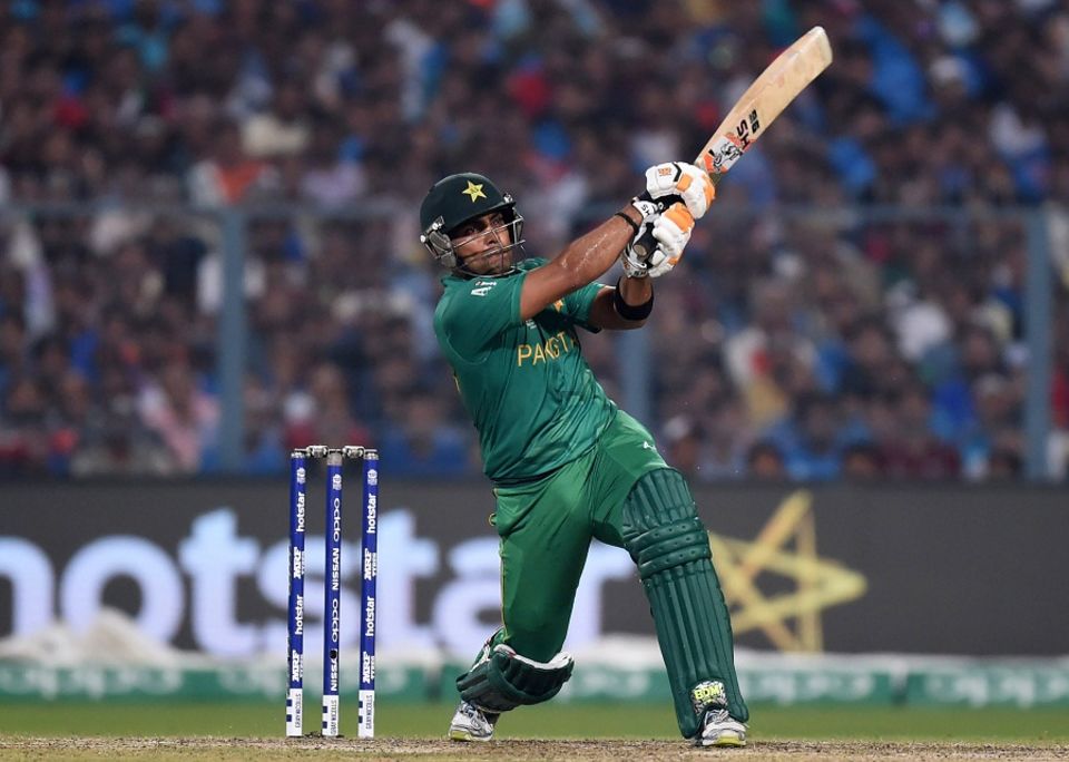 Umar Akmal gave his side a late boost with a 16-ball 22