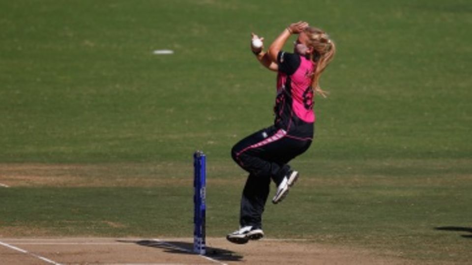 Leigh Kasperek gets into her delivery stride
