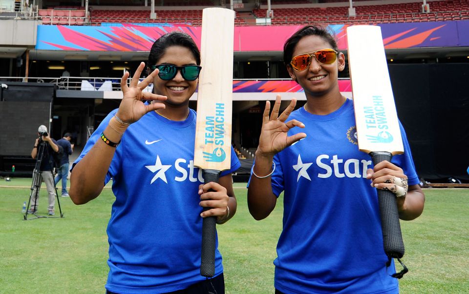 Harmanpreet (right) with "firebrand and great dancer" Veda Krishnamurthy
