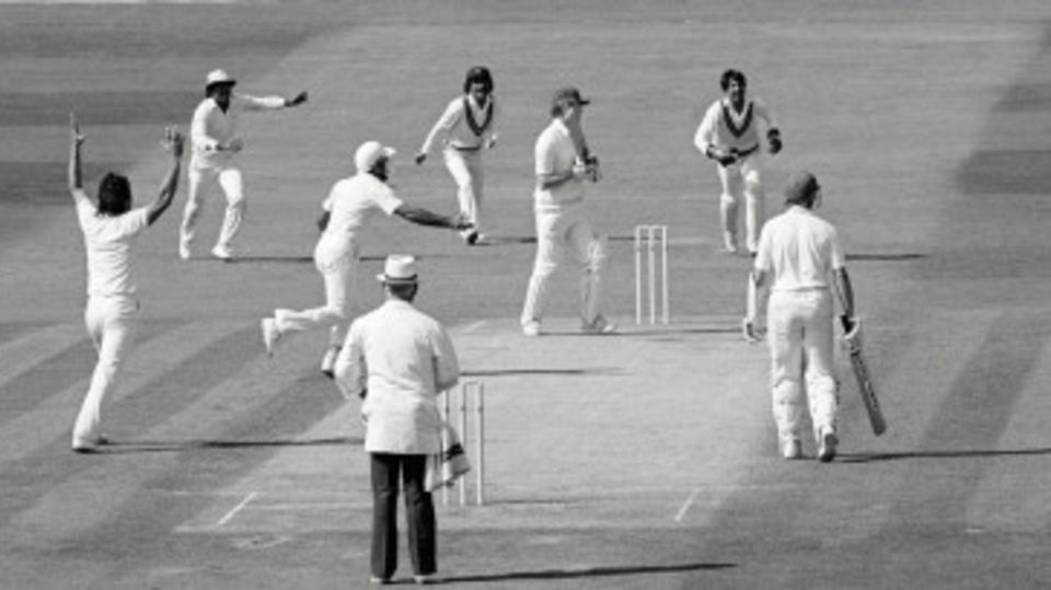 Imran Khan gets his 300th Test wicket - Jack Richards caught at forward short leg by Ijaz Ahmed