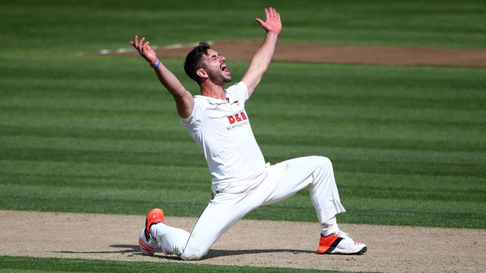 Essex captain Ryan ten Doeschate claimed four of the last five wickets to fall