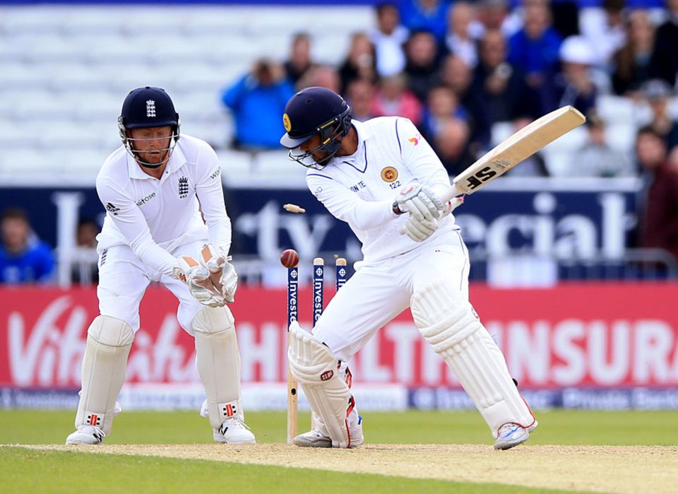 Dinesh Chandimal's dismissal to Moeen Ali was the start of Sri Lanka's second-innings slide
