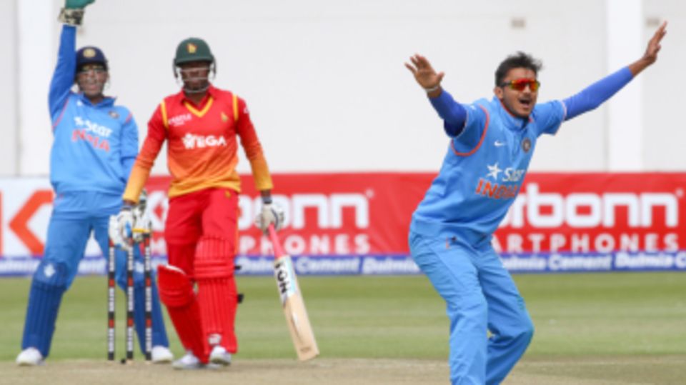 Axar Patel appeals for lbw