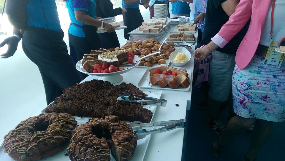 Cake o'clock: tea time at Lord's