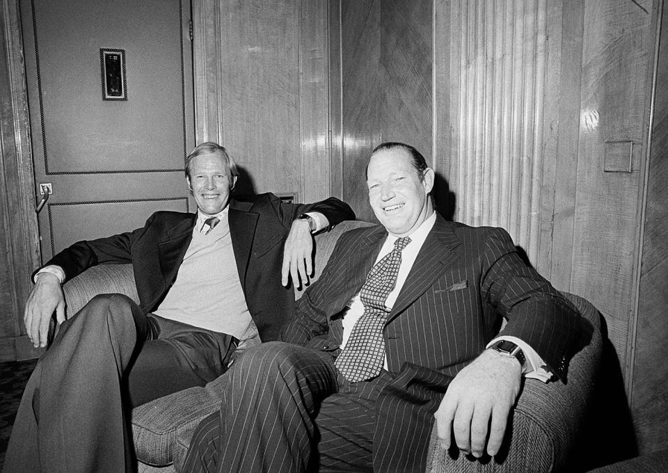 Tony Greig (left) played a key role in negotiating with players and getting them to sign with World Series Cricket