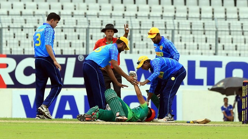 Suhrawadi Shuvo was struck on the back on the neck by a Taskin Ahmed bouncer