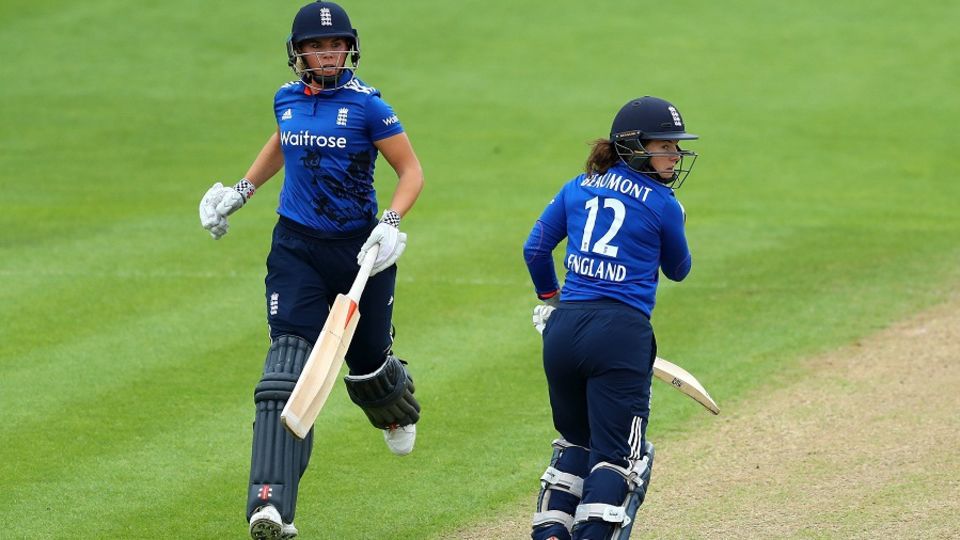Tammy Beaumont and Lauren Winfield put together England's third highest stand in ODIs