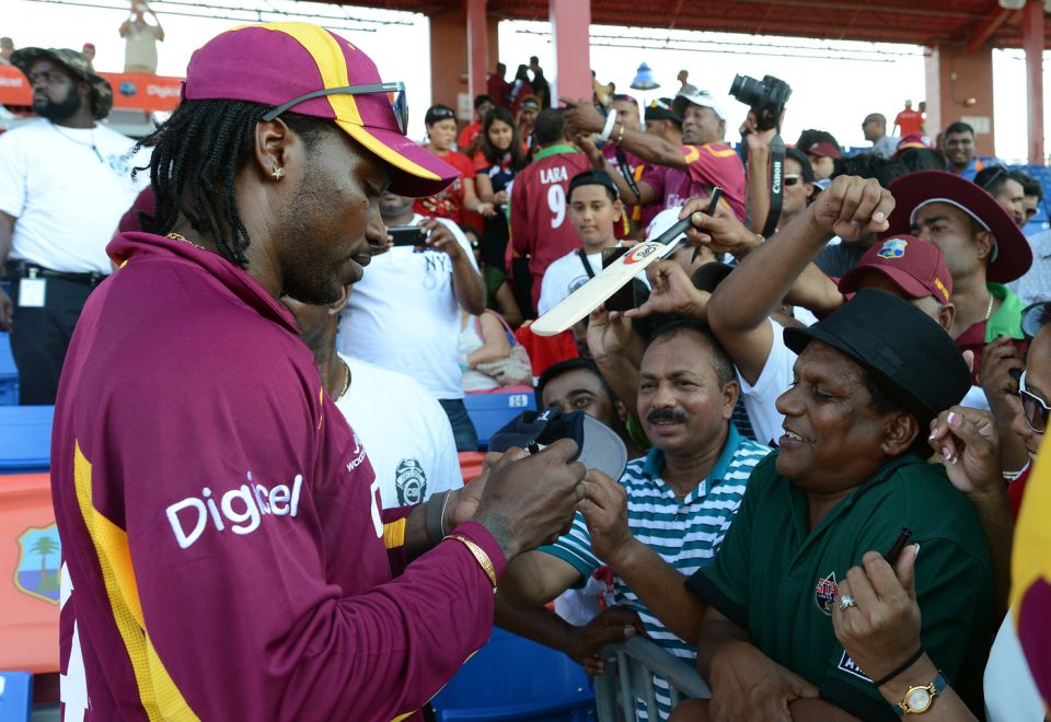 Chris Gayle signs autographs for fans in Florida during a West Indies-New Zealand T20 series in 2012