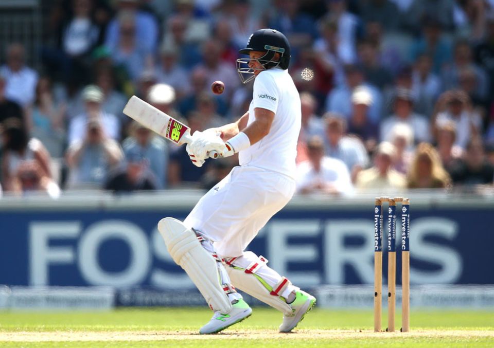 Joe Root received a warm welcome from Amir, who struck him on the shoulder