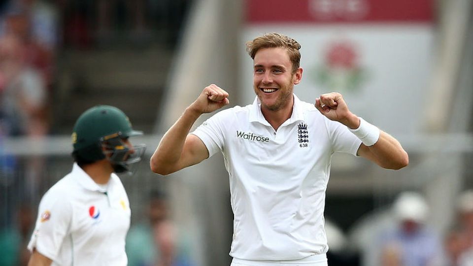 Stuart Broad removed Asad Shafiq to a catch at point