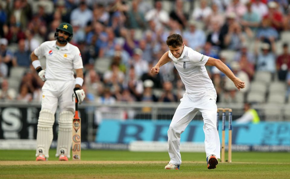 ... before Woakes went to the break with the wicket of Yasir Shah