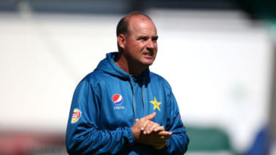 Mickey Arthur, Pakistan coach, at training