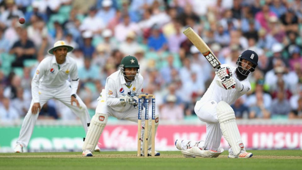 Moeen Ali cuts loose during an enthralling counter-attacking hundred