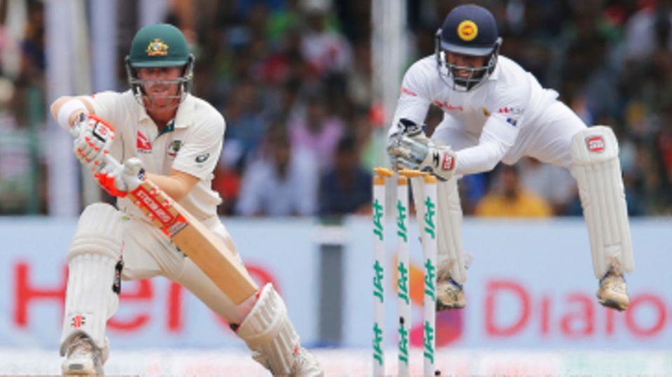 Kusal Perera attempts to stump David Warner