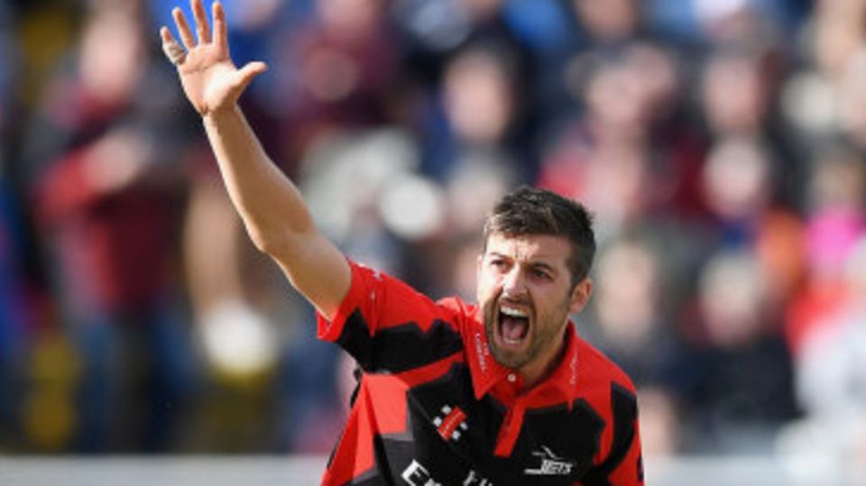 Mark Wood bowled a blistering over to Joe Root