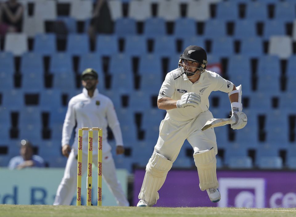 ...before Dane Piedt trapped Watling lbw with sharp turn. Watling asked for a review but it was not overturned and he had to walk back for 32