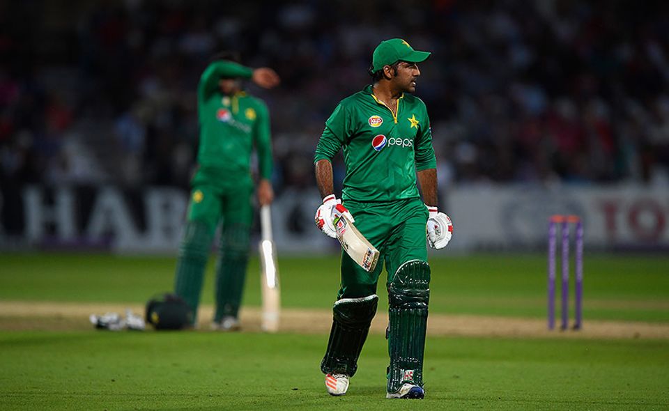 Sarfraz Ahmed resisted once again with 38 from 43 balls