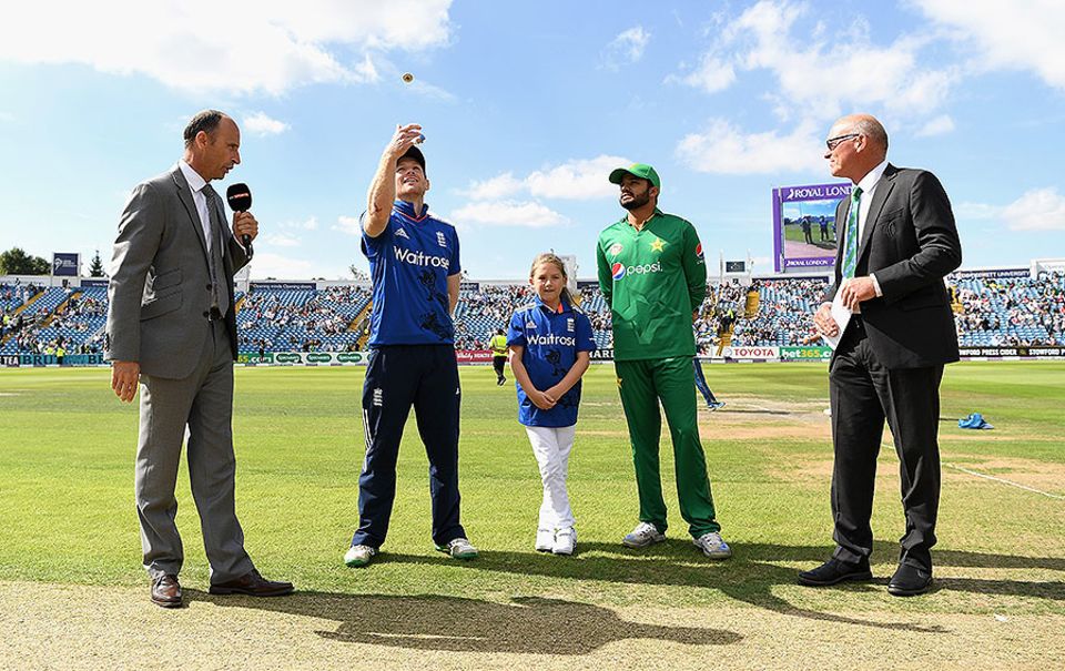 Azhar Ali won the toss for Pakistan ...