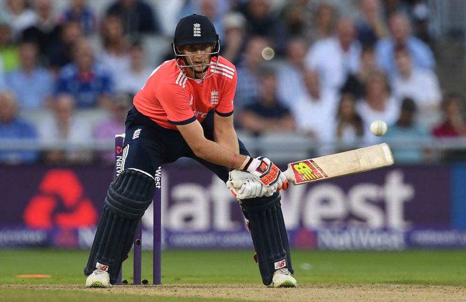 Joe Root attempted to improvise as the boundaries dried up