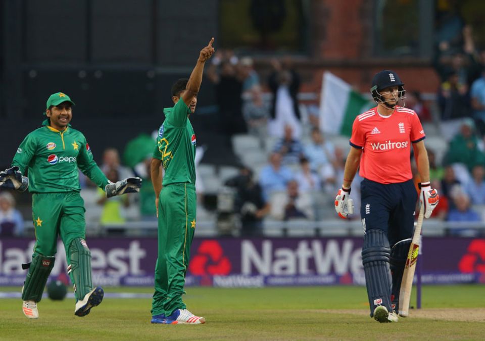 ... but Hasan Ali dismissed him for 6