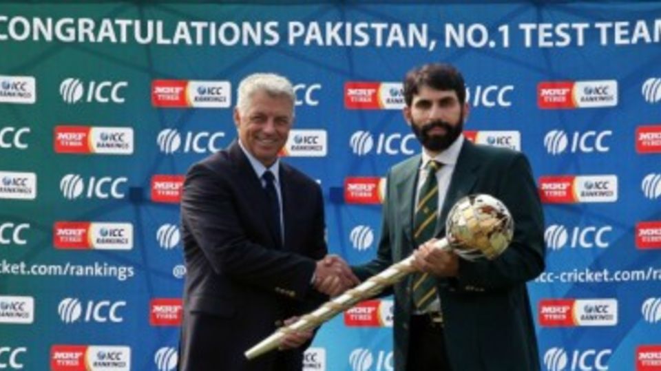 ICC CEO David Richardson presents the Test mace to Misbah-ul-Haq