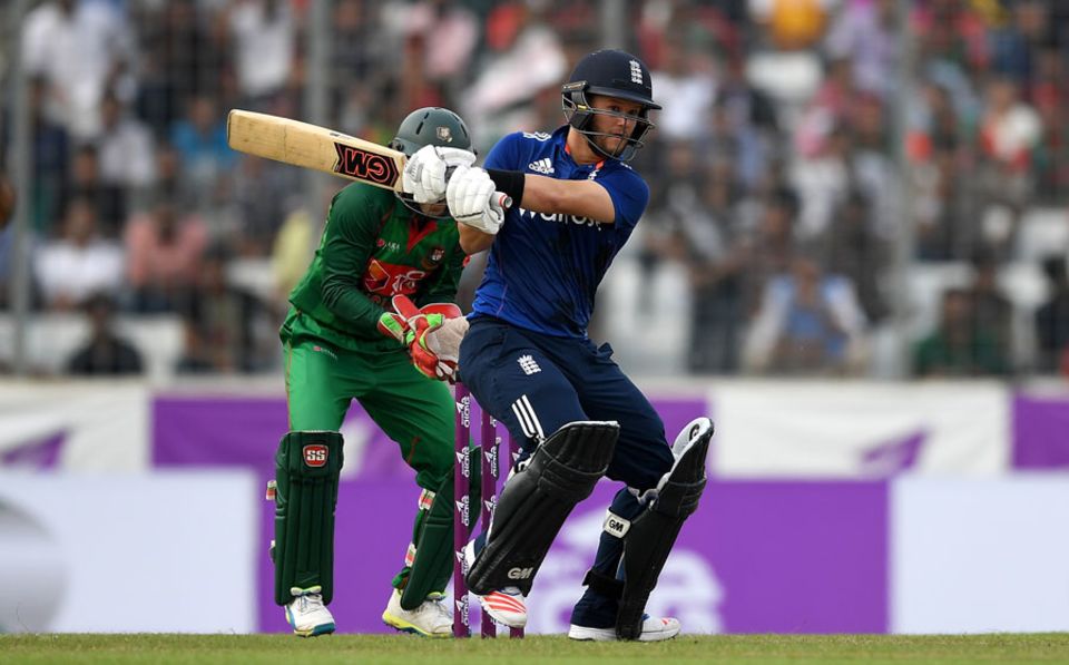 Ben Duckett showed flashes of improvisation during a maiden fifty