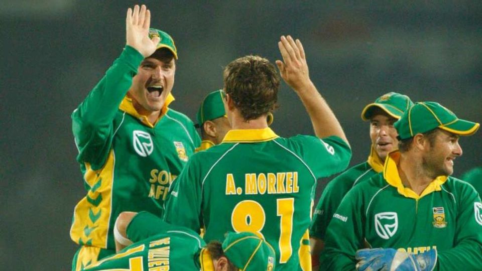 <b>Team</b>: Pakistan<br><B>Match</b>: <a href="http://www.espncricinfo.com/pakvrsa/engine/match/299010.html" target="_blank">v South Africa, Lahore, October 2007</a><br><b>Target</b>: 234<br><b>At one stage</b>: 199 for 4<br><b>The collapse</b></b>: 6 for 20
