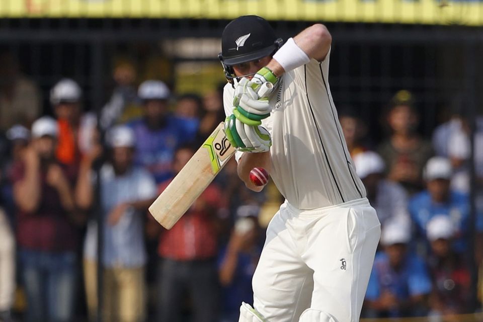 Martin Guptill and Tom Latham saw off the nine overs to stumps as New Zealand finished on 28 for 0, trailing by 529