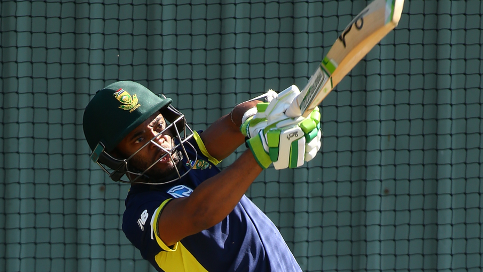 Temba Bavuma pulls the ball during practice