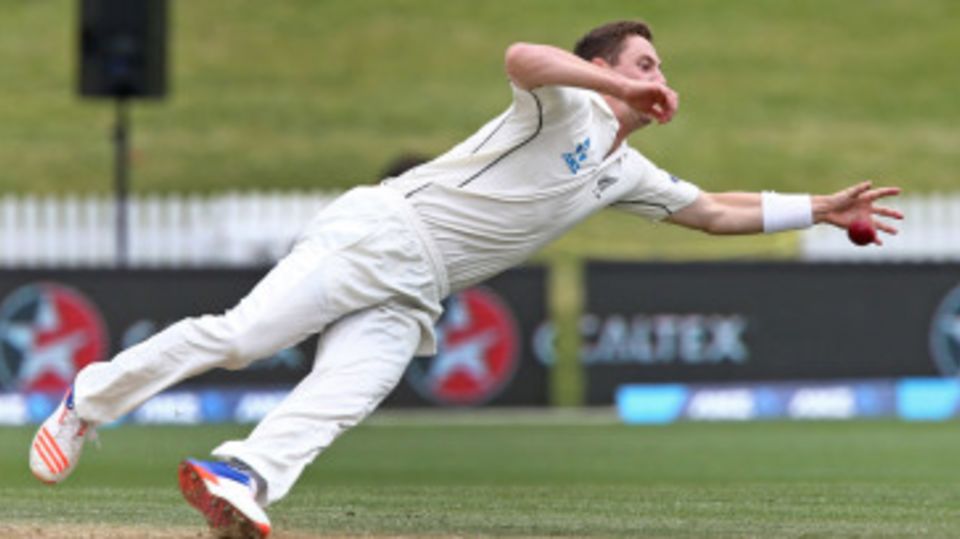 Matt Henry dives to field off his own bowling